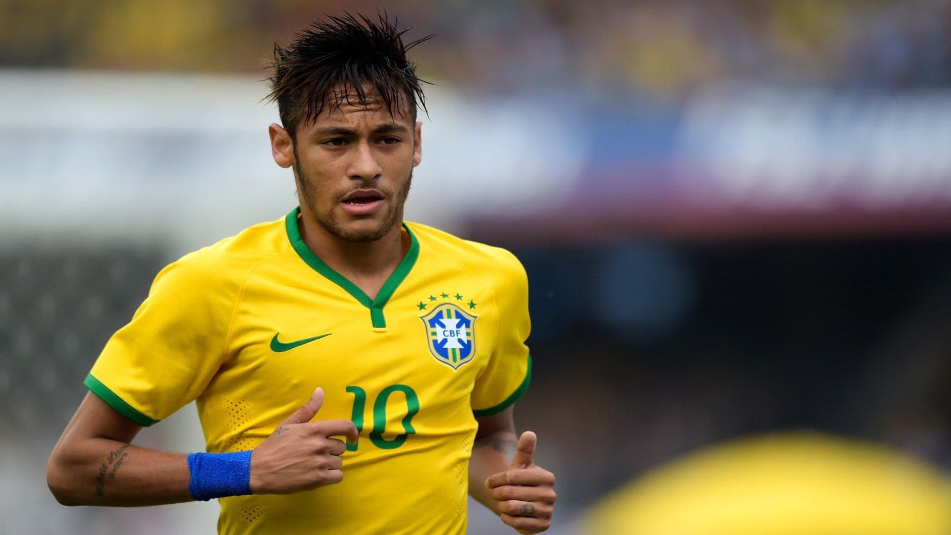 球场上的甜蜜互动,克莱·汤普森指导女友挥杆,赛场内外皆显从容风范